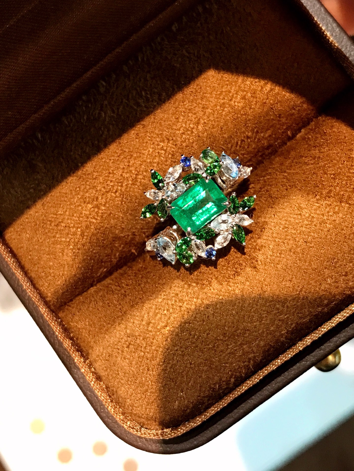 1.045ct刻面祖母绿戒指