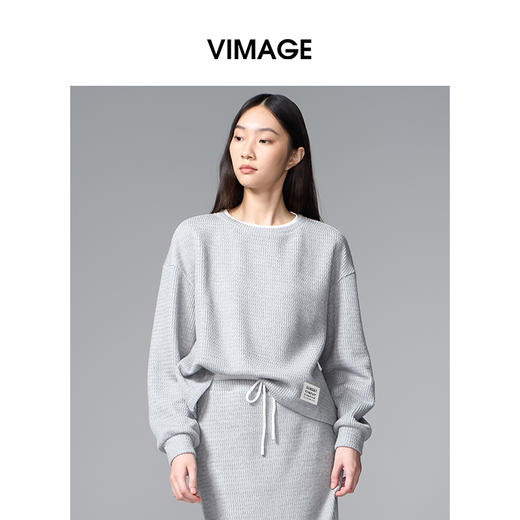 VIMAGE纬漫纪肌理感灰色宽松卫衣棉混纺撞色休闲2025秋季新款小上衣V2413103 商品图3