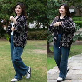 👍【不挑体型  初秋王炸牛仔裤】穿了都说版型好！🔥非常经典的墨蓝色，适中阔腿直筒款，隐藏腿部肉肉，松量适中，不显胖，不勒肉肉，行动自由舒适，不拘束~