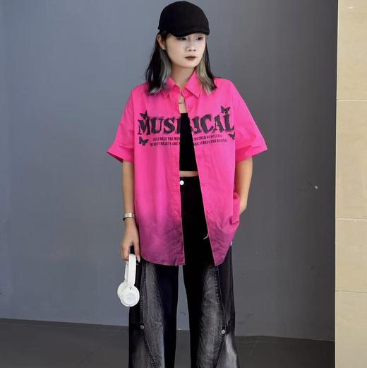 BY翻领撞色字母渐变下摆短袖衬衫（红绿紫）A  夏季 152130130321 商品图1