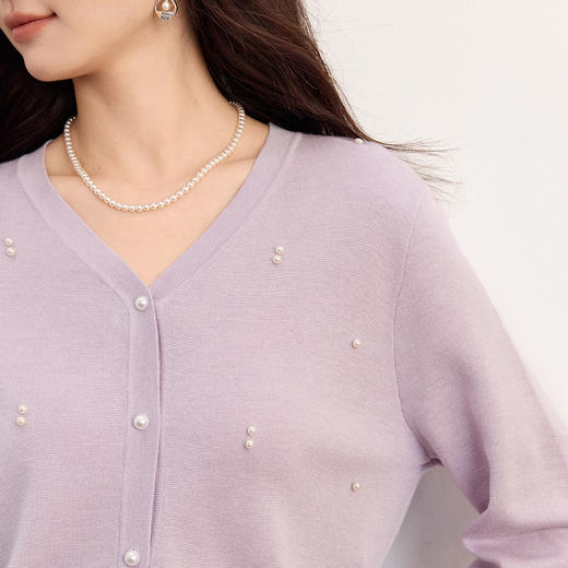 【08/27新品】熙世界羊毛桑蚕丝V领针织衫女2025秋季新款独特别致钉珠开衫上衣 商品图4