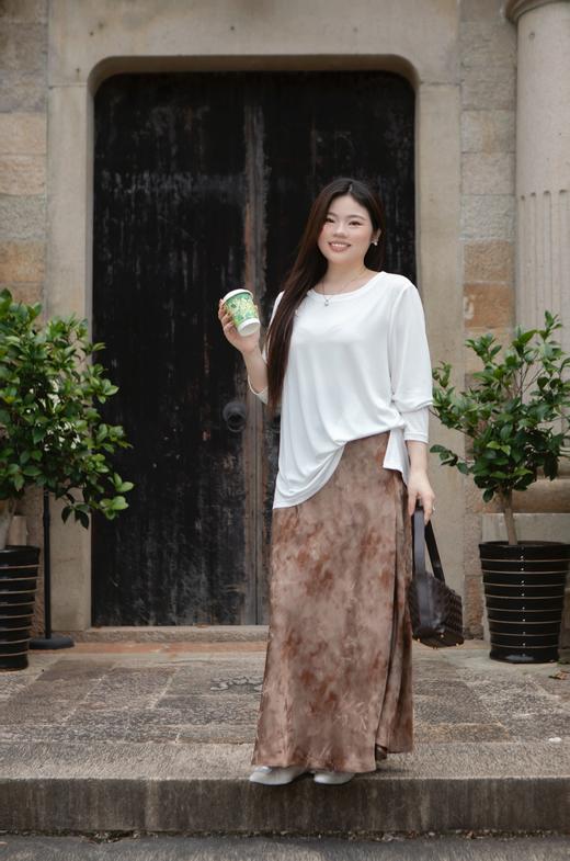 人手2件必入款🔥🔥【黑白双色 袢扣套头打底衫】结合大家最中意的元素！左右两侧开衩，防铜氨丝面料，莫代尔手感，舒适软糯亲肤，穿不腻的打底衫，非常推荐！ 商品图13