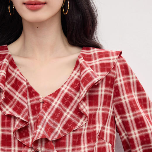 【08/27新品】熙世界复古红色格纹衬衫女长袖2025秋季新款设计感小众荷叶领上衣 商品图4