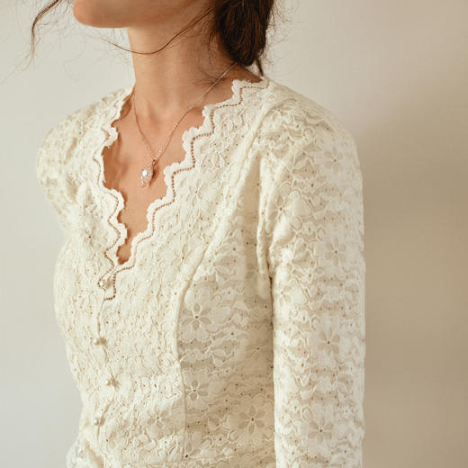 OLrain欧芮儿2025新款女秋季法式温柔浪漫杏色绒感蕾丝衫短款上衣 商品图2