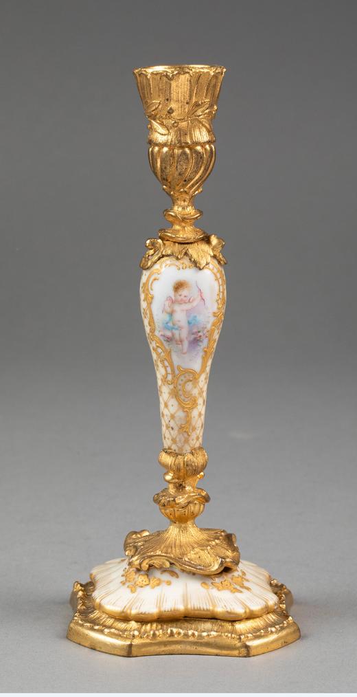 独角鹿西洋古董法国出品路易十五风格古典卷叶纹铜鎏金精雕装饰小天使主题手绘描金瓷制烛台一对 商品图1