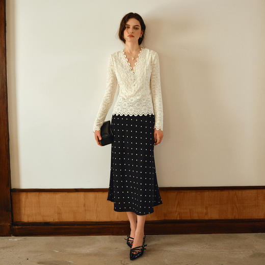 OLrain欧芮儿2025新款女秋季法式温柔浪漫杏色绒感蕾丝衫短款上衣 商品图1