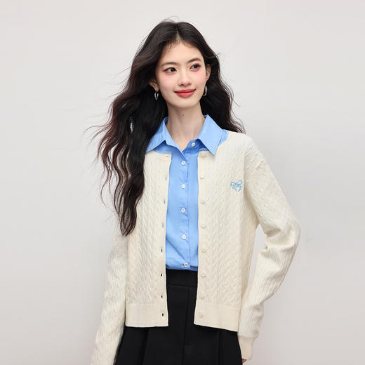 【08/27新品】熙世界绵羊毛绞花针织衫女长袖2025秋季新款通勤撞色圆领毛衣开衫 商品图3