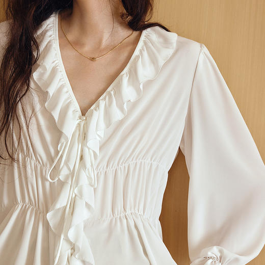 OLrain欧芮儿法式浪漫荷叶边V领雪纺衫女秋季2025新款米白色上衣 商品图1