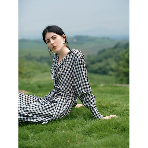 HeyDress法式格纹裹身连衣裙 商品图1