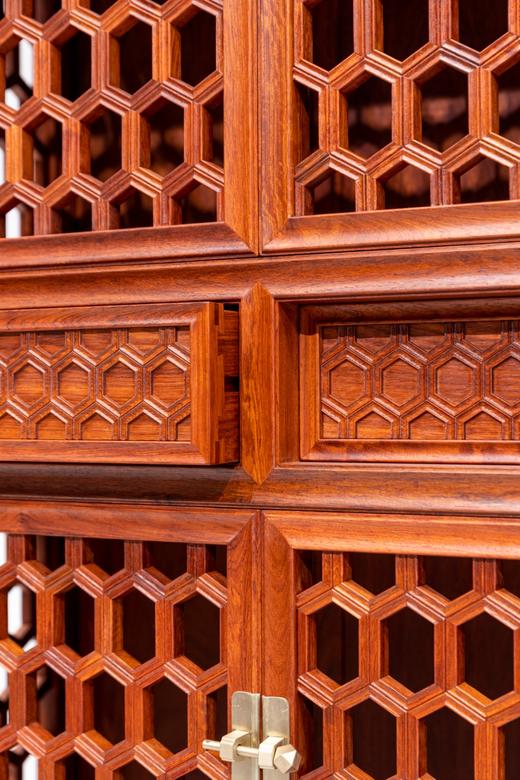 红桥红  家具严选  缅甸花梨（大果紫檀）【188 龟背纹亮格柜】 商品图5