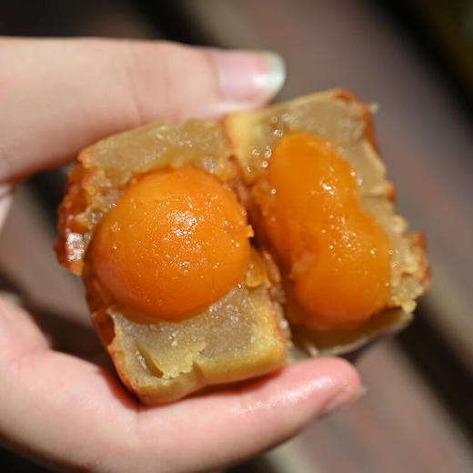 2025年中秋月饼哥哥 莲蓉蛋黄经典装 60g*6个/盒手工月饼保质期10-15天 商品图8