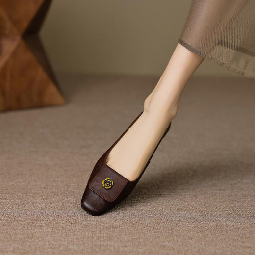 【预售5天】简约舒适复古法式浅口山茶花小方头平底超软羊皮小单鞋女OFSM&OFSM6931 商品图2