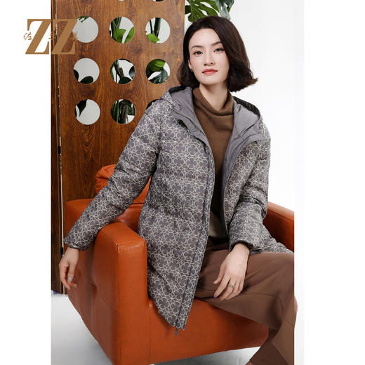 佐尔美冬季上新 双面穿印花连帽宽松显瘦保暖羽绒服外套女E34YY22 商品图1