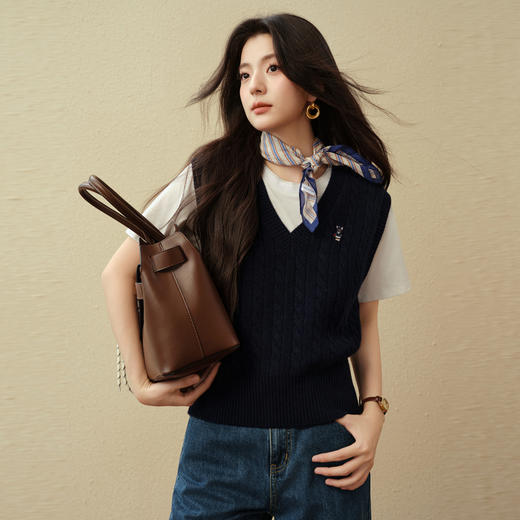 【严选】诗凡黎全羊毛绞花针织马甲背心2025秋新款软糯百搭无袖刺绣上衣女7G8132021 商品图2