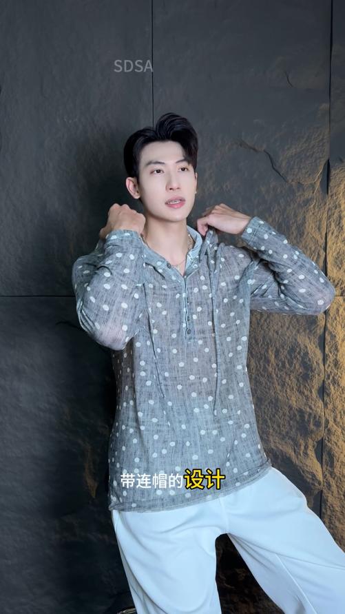 T4625SDSA男士秋冬新款轻奢痞帅男装撞色波点印花半纽扣连帽长袖T恤潮 商品图0