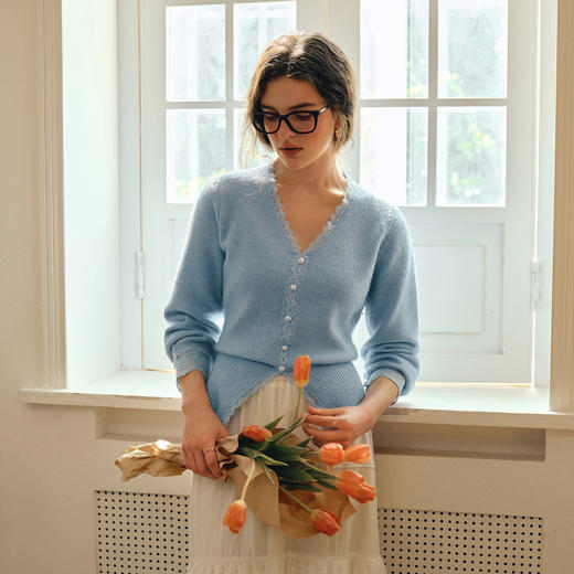 OLrain欧芮儿2025新款女秋季法式温柔花边V领慵懒羊毛套头毛织衫 商品图0