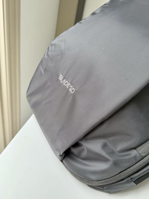 点此购买 始祖鸟BLADE 20通勤双肩背包 xj 328481 商品图11
