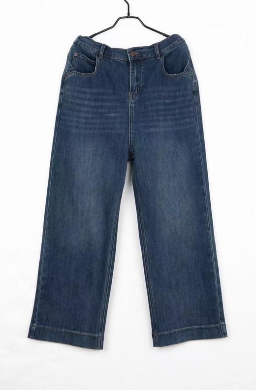 👍【不挑体型  初秋王炸牛仔裤】穿了都说版型好！🔥非常经典的墨蓝色，适中阔腿直筒款，隐藏腿部肉肉，松量适中，不显胖，不勒肉肉，行动自由舒适，不拘束~ 商品图13