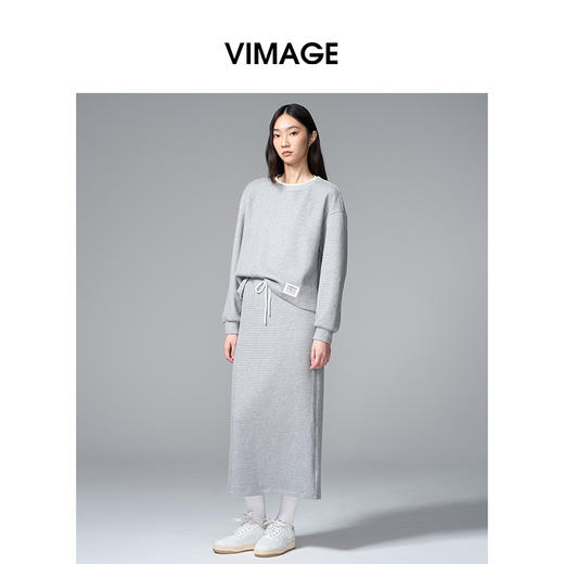 VIMAGE纬漫纪肌理感灰色宽松卫衣棉混纺撞色休闲2025秋季新款小上衣V2413103 商品图2