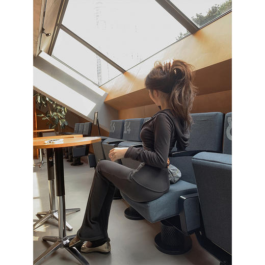 清仓捡漏 张林超LIN BOUTIQUE 云朵棉花糖  瑜伽松弛感卫衣学院风套装 LT250039 商品图5