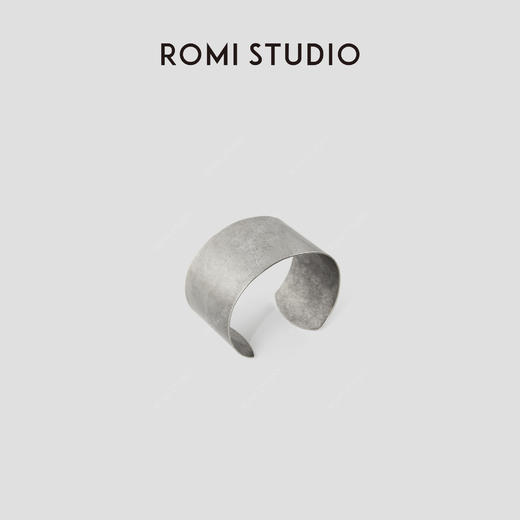 ROMI STUDIO 不锈钢手镯 复古做旧银色开口手镯臂环 RWCRP33535 商品图1
