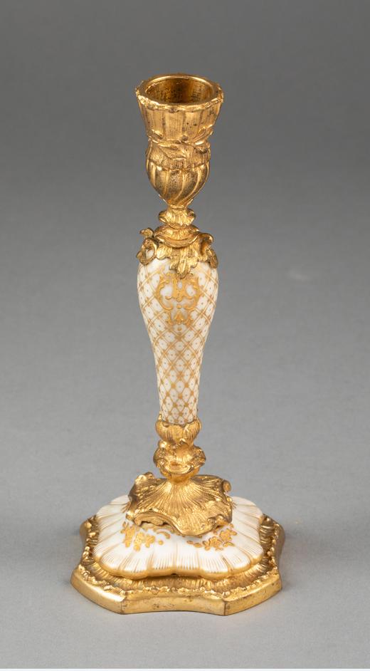 独角鹿西洋古董法国出品路易十五风格古典卷叶纹铜鎏金精雕装饰小天使主题手绘描金瓷制烛台一对 商品图2