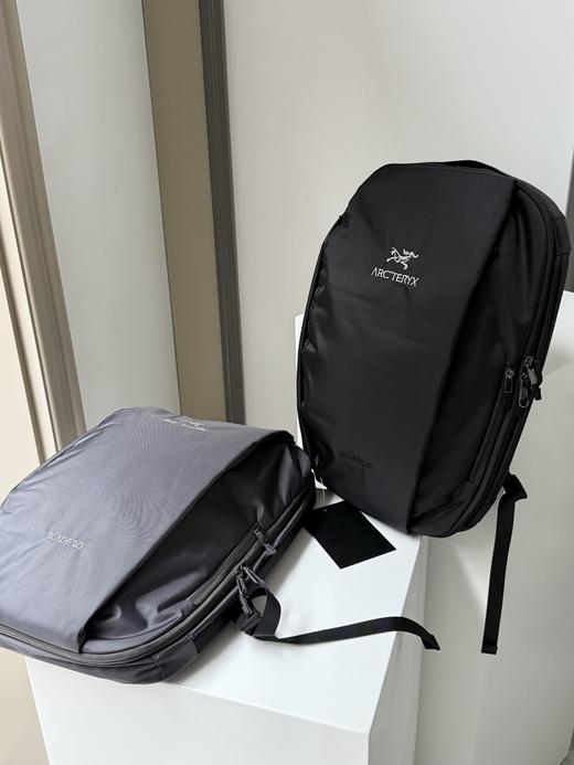 点此购买 始祖鸟BLADE 20通勤双肩背包 xj 328481 商品图0