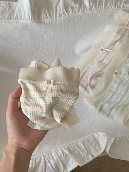 【送手提袋】10条盲盒内裤！2025秋款女棉裆弹力中腰收腹女士三角内裤 多种材质款式随机发 纯棉底档短裤 商品图4