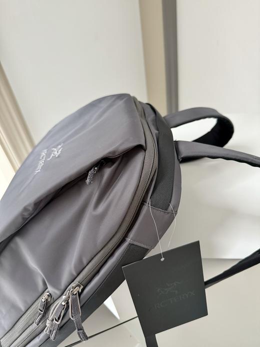 点此购买 始祖鸟BLADE 20通勤双肩背包 xj 328481 商品图8