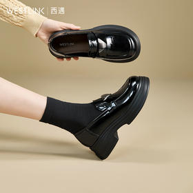 西遇厚底乐福鞋女新款秋季英伦漆皮增高黑色单鞋一脚蹬小皮鞋V1857095
