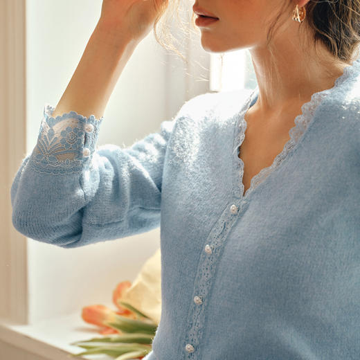 OLrain欧芮儿2025新款女秋季法式温柔花边V领慵懒羊毛套头毛织衫 商品图2