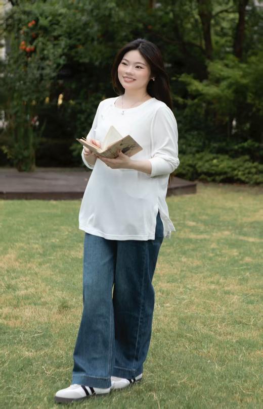 人手2件必入款🔥🔥【黑白双色 袢扣套头打底衫】结合大家最中意的元素！左右两侧开衩，防铜氨丝面料，莫代尔手感，舒适软糯亲肤，穿不腻的打底衫，非常推荐！ 商品图6