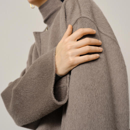 【商场同款】麦檬冬智感驼色羊毛高级感长款大衣5FA271021 商品图3