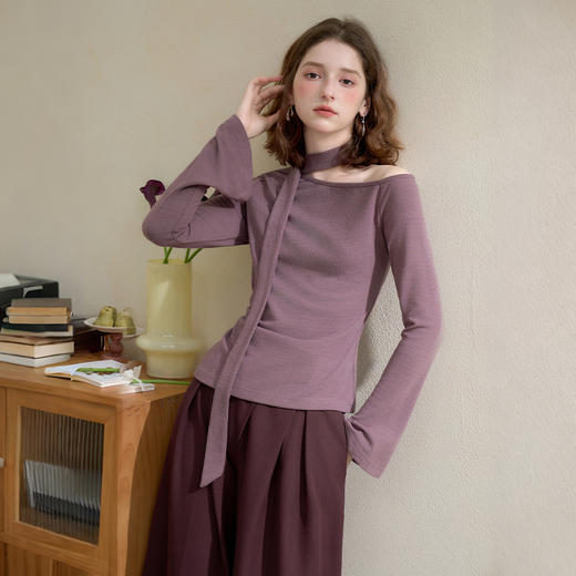 西遇法式飘带斜肩抽褶显瘦长袖T恤女秋季高级设计感气质上衣V3051251 商品图4