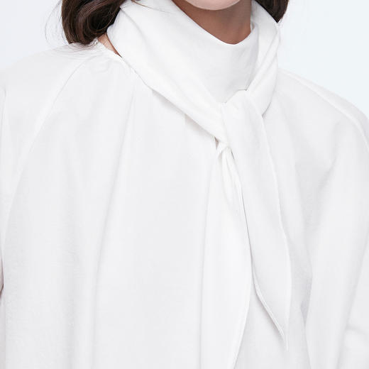 棉仓366604010-25秋可拆卸三角巾圆领宽松衬衫 商品图3