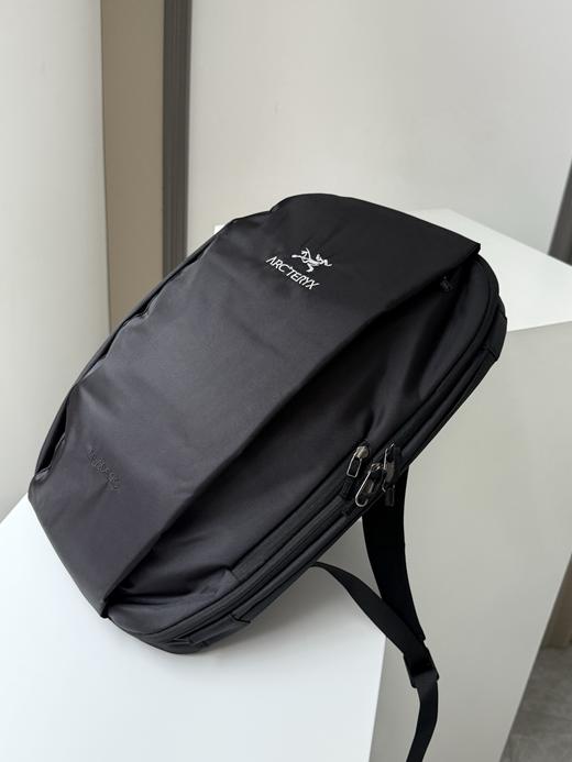 点此购买 始祖鸟BLADE 20通勤双肩背包 xj 328481 商品图5