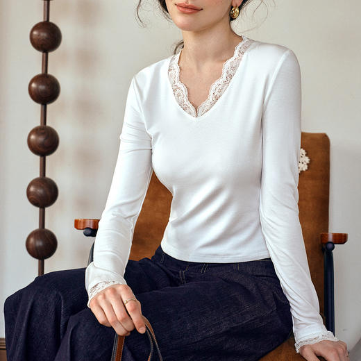OLrain欧芮儿洋气蕾丝拼接V领打底T恤女秋季2025新款性感长袖上衣 商品图0