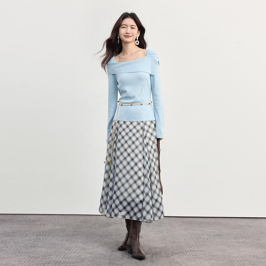 【09/03新品】熙世界桑蚕丝一字领针织衫女2025秋季新款设计感修身长袖毛衫上衣 商品图1