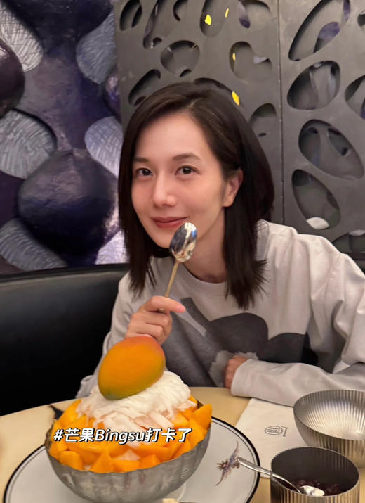 芬兰品牌游霓可花朵长袖t恤 商品图7