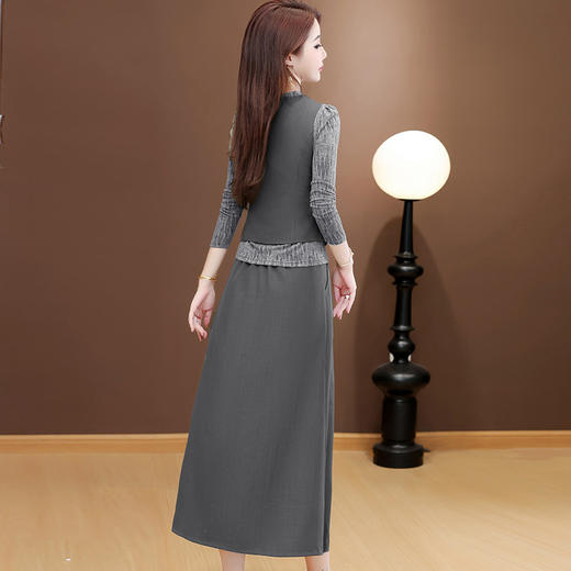 QYM 53B251-Y时尚三件套小衫+马甲+高腰半身裙套装 商品图2