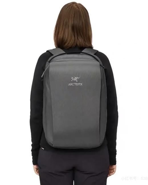 点此购买 始祖鸟BLADE 20通勤双肩背包 xj 328481 商品图1