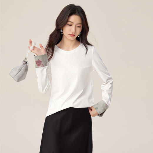 【08/27新品】熙世界国风套装女2025新款秋装新中式长袖T恤盘扣提花马甲两件套 商品图3