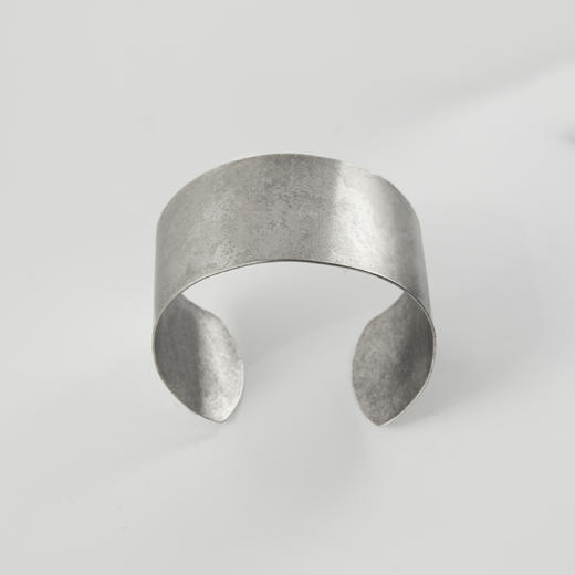 ROMI STUDIO 不锈钢手镯 复古做旧银色开口手镯臂环 RWCRP33535 商品图2