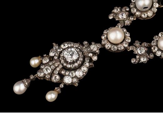 独角鹿西洋古董19世纪英国出品花簇流苏造型黄金底纯银镶嵌钻石与天然海水珍珠吊坠项链及耳环套件 带原盒 商品图3