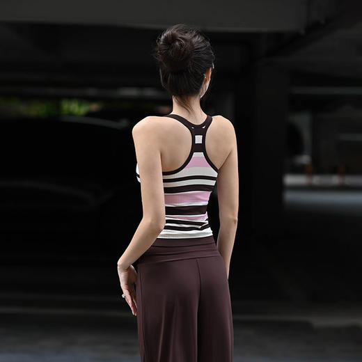 Beemen无缝一体织固定杯运动背心女外穿健身瑜伽服上衣 商品图0