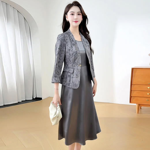 QYM 25Y803-Y妈妈装两件套连衣裙印花西装外套+中长款连衣裙套装 商品图2