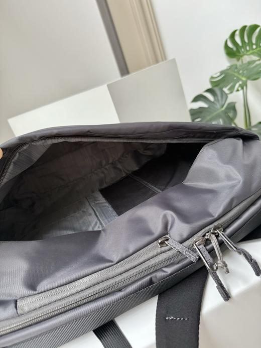 点此购买 始祖鸟BLADE 20通勤双肩背包 xj 328481 商品图13