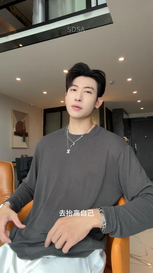 T4343SDSA秋季新款男士痞帅纯色亲肤玉米格设计圆领长袖T恤百搭时尚 商品图0