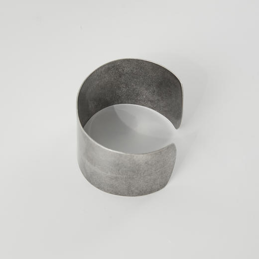 ROMI STUDIO 不锈钢手镯 复古做旧银色开口手镯臂环 RWCRP33535 商品图4