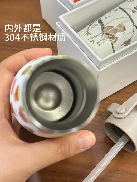 【🥳礼物精选🎁】西班牙惊奇世界保温杯家族限时返场❗4.9加购礼品袋、杯套限时抢购】N款花色+304不锈钢，安全无毒，保热保冷，萌趣图案随心选！咖啡杯/吸管杯/保温杯五种容量可选！ 商品图11